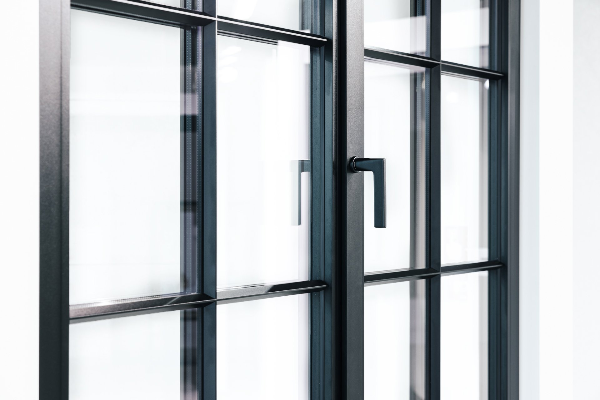 Finestra in alluminio MIRU STEEL.jpg