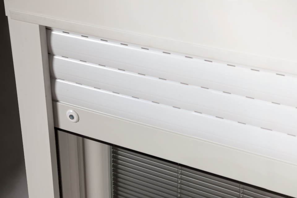 Proteggersi dal caldo con i sistemi oscuranti come le tapparelle di Wnd