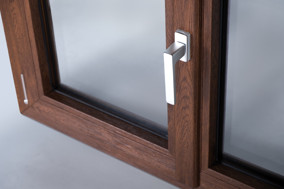 Infissi in PVC o in legno: quali sono le differenze?